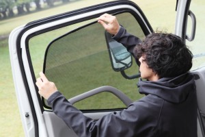 キャンピングカーパーツ　カムロード用レーザーシェード