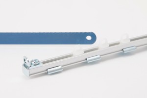 キャンピングカーパーツ　スリムカーテンレールランナー付きセット1550ミリ