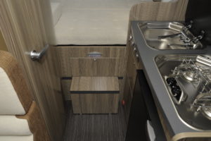 バンテック製キャンピングカー ZiL Noble(ジルノーブル)