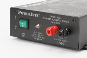 キャンピングカーパーツ　♯201035　すぐれ者充電器 12V12A用