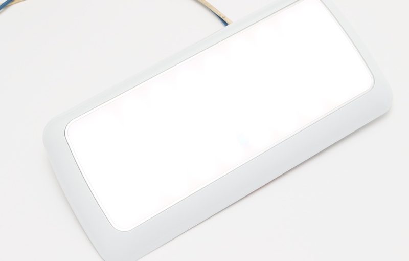 キャンピングカーパーツセンター　＃211102　LEDスリムライト角／白12V・24V