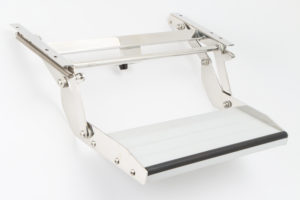 キャンピングカーパーツ ♯024041 エントランスドアステップ460×180