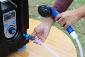 キャンピングカーパーツセンター　バッテリー内蔵ポータブル温水器