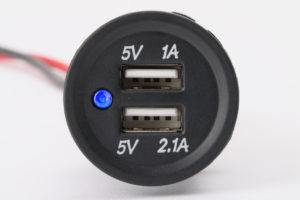 キャンピングカーパーツセンター♯172110埋込USB２連ソケットDC12→5Ｖ 1Ａ／2.1A