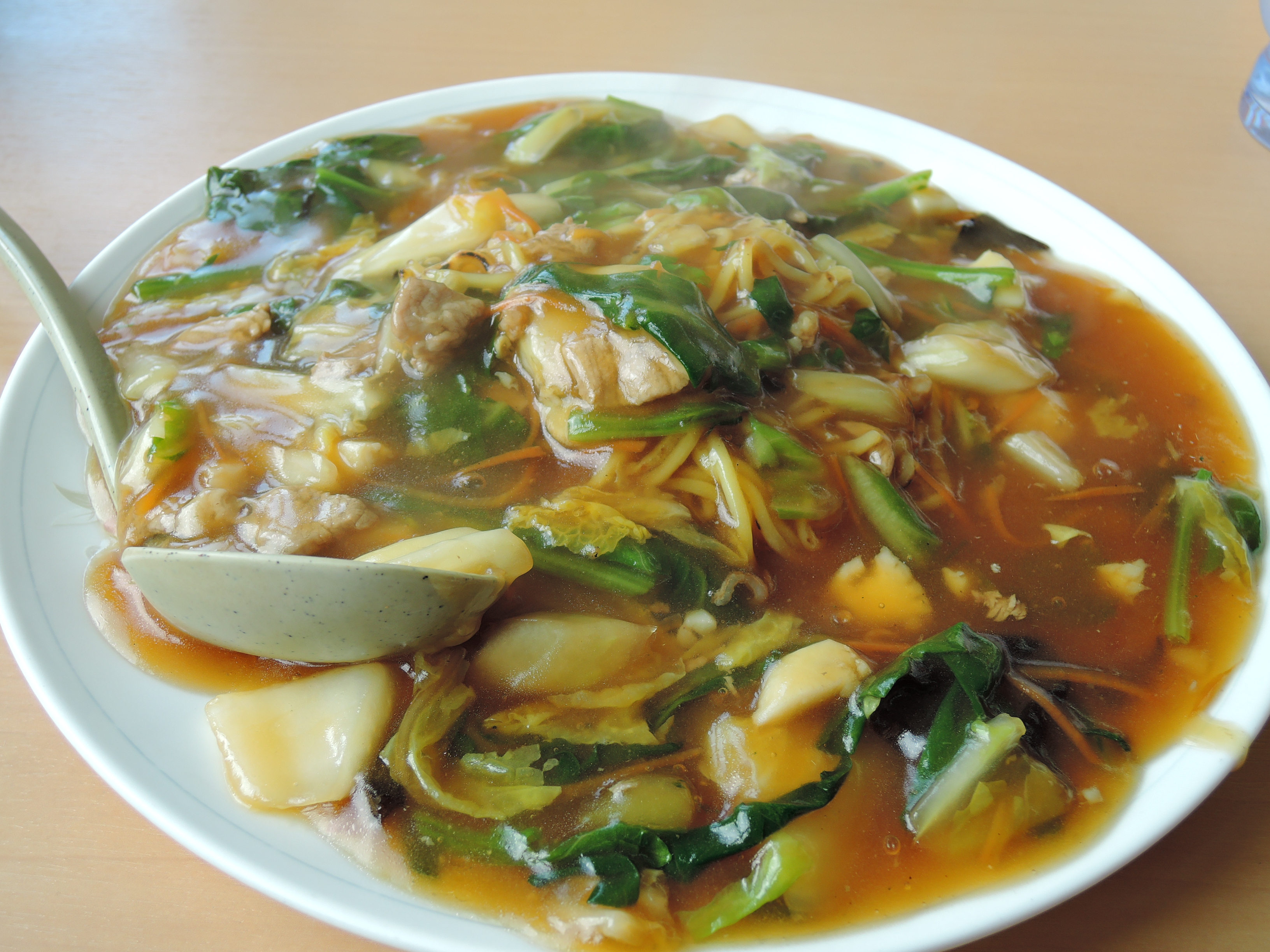 長万部三八飯店】鮮度抜群の魚介を豪快に載せた 絶品「浜チャンポン