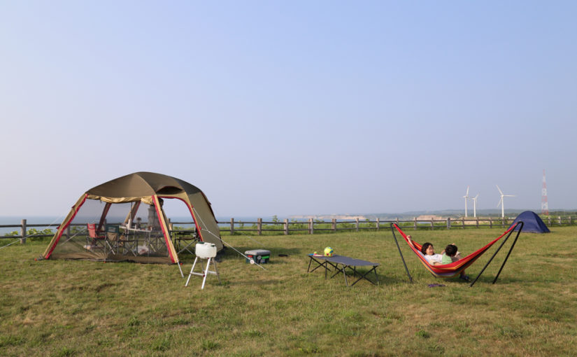 【とままえ夕陽ヶ丘オートキャンプ場】日本海に沈む夕日を眺めながら開放感抜群のキャンプを楽しむ