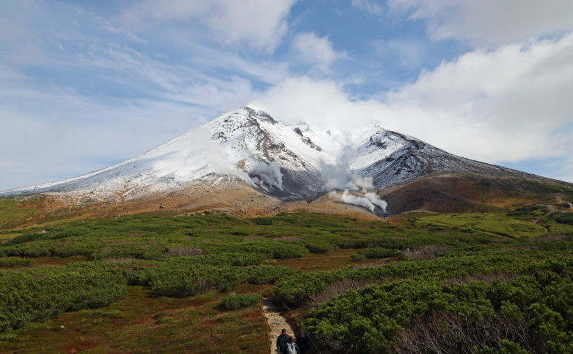 北海道最高峰の大雪山旭岳で 極上の雲上散歩を楽しむ