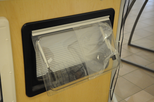 【キャンピングカーコラム　バックナンバー第73回】安全性と断熱性を兼ね備えるアクリル２重窓（2017年8月18日）