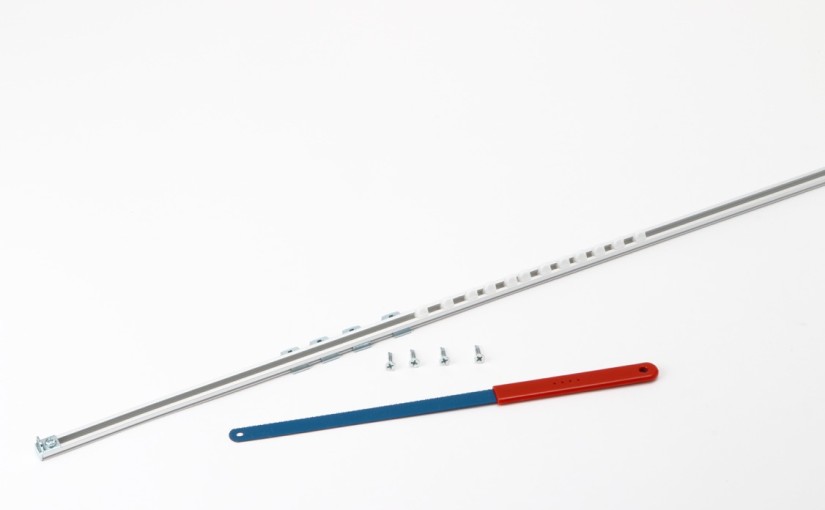 【キャンピングカーコラム　バックナンバー第38回】カーテンを取り付けるための車内専用カーテンレール（2016年12月16日）