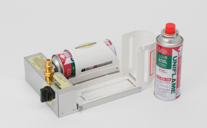 【キャンピングカーコラム　バックナンバー第40回】カセットガス２本を装着できるガス供給器（2016年12月30日）