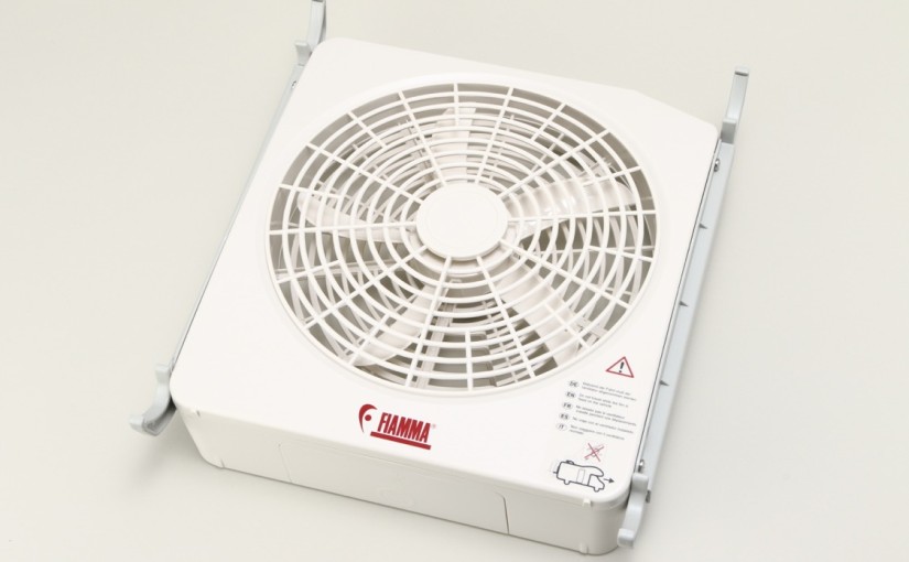 【キャンピングカーコラム　バックナンバー第18回】暑い夏を乗り切るために取り外しできるベンチレーター（2016年7月29日）