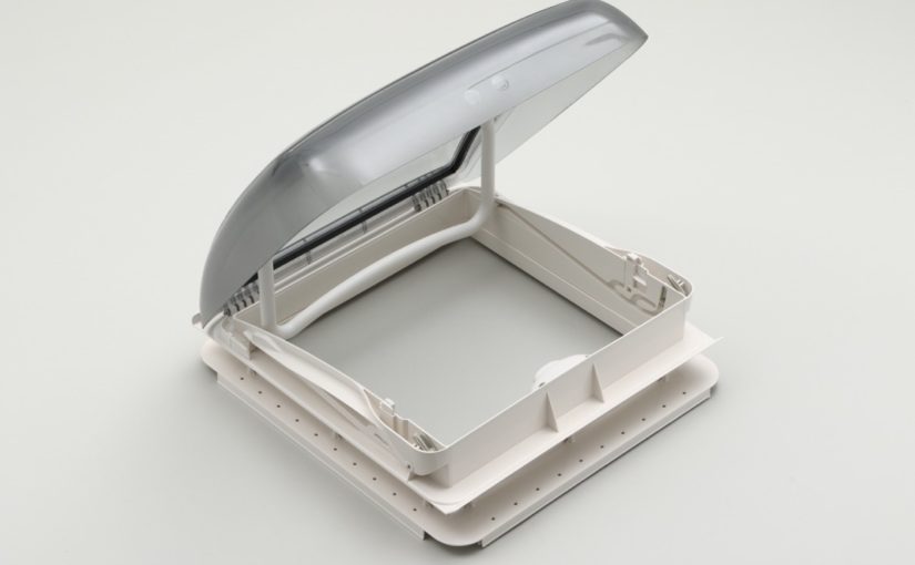 【キャンピングカーコラム　バックナンバー第64回】開口寸法はヨーロッパ規格の400×400㎜。ルーフベントの交換、新規取り付けに（2017年6月16日）