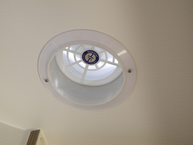 【キャンピングカーコラム　バックナンバー第91回】電池不要で室内環境を維持するソーラーベンチレーター（2017年12月22日）