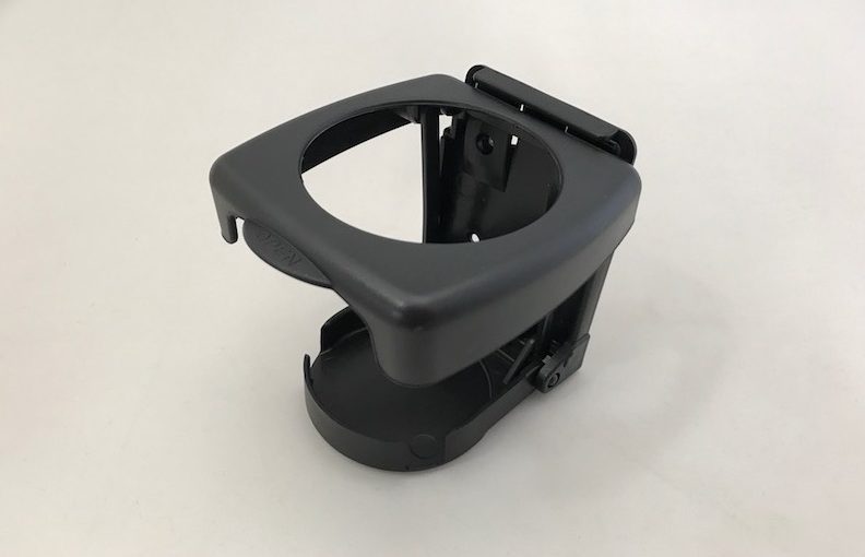 【キャンピングカーコラム　バックナンバー第164回】手の届くちょうどいい場所にドリンクホルダーが欲しい！（2019年5月17日）