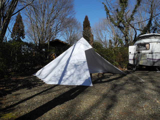 【キャンピングカーコラム　バックナンバー第107回】子供の秘密基地とかワンちゃんにも最適なモノポールテント（2018年4月13日）