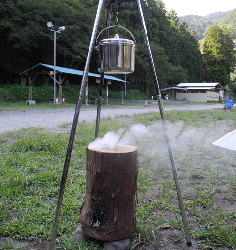 【キャンピングカーコラム　バックナンバー第129回】秋のグループキャンプにリッチな焚き火で演出（2018年9月14日）