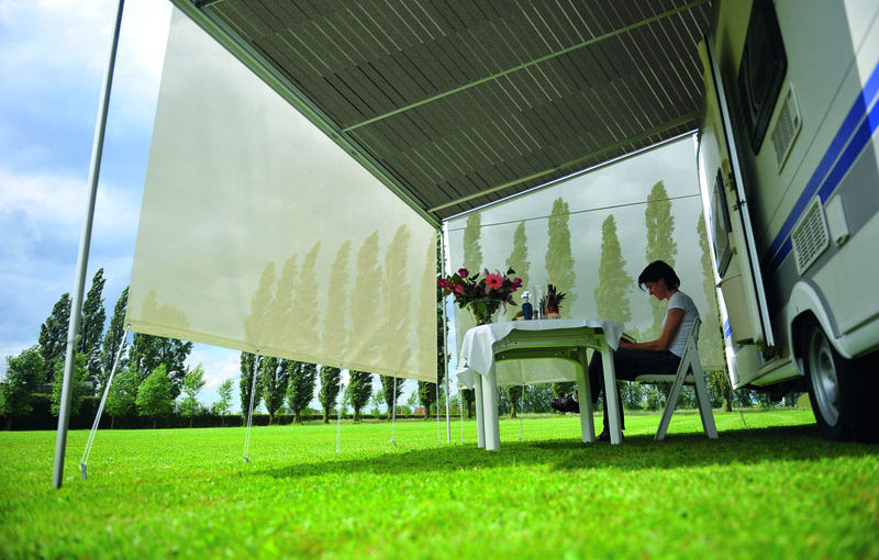 【キャンピングカーコラム　バックナンバー第215回】サイドオーニングを活用するプラスα（2020年5月15日）